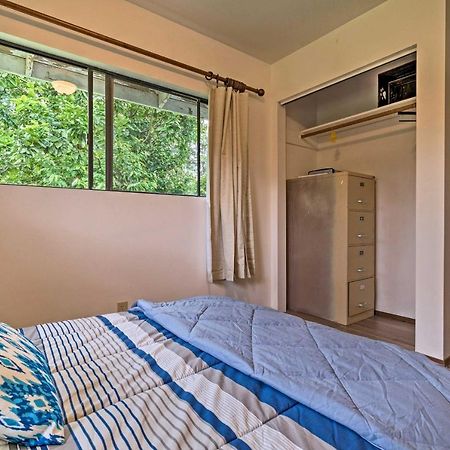 Peaceful Abode With Deck, 13 Mi To Black Sand Beach! Naalehu Dış mekan fotoğraf