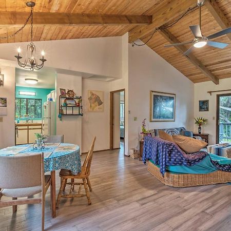 Peaceful Abode With Deck, 13 Mi To Black Sand Beach! Naalehu Dış mekan fotoğraf