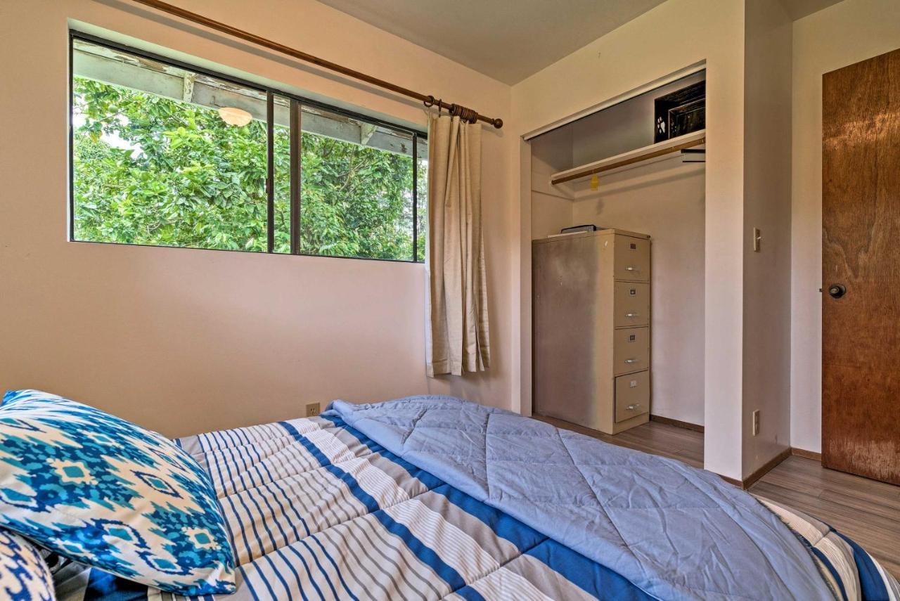 Peaceful Abode With Deck, 13 Mi To Black Sand Beach! Naalehu Dış mekan fotoğraf