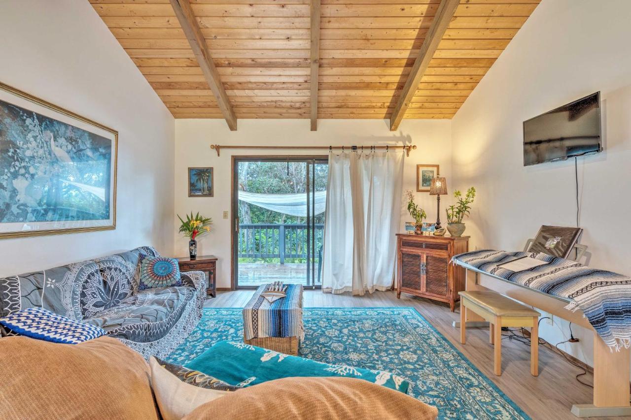 Peaceful Abode With Deck, 13 Mi To Black Sand Beach! Naalehu Dış mekan fotoğraf