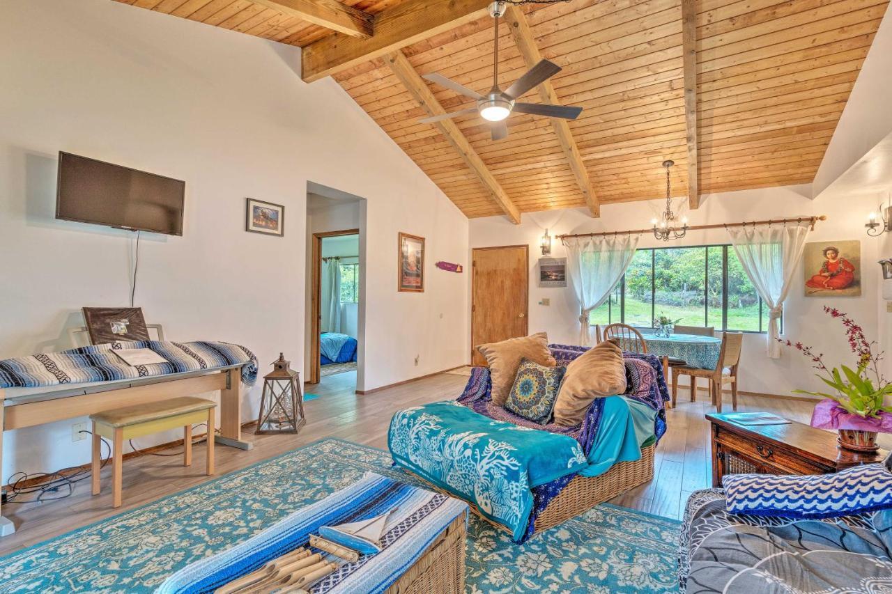 Peaceful Abode With Deck, 13 Mi To Black Sand Beach! Naalehu Dış mekan fotoğraf